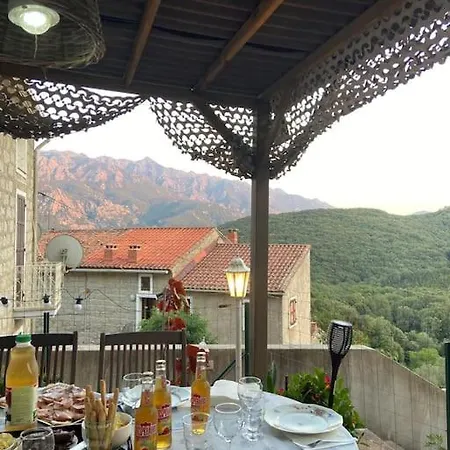 Au Cœur D’un Village